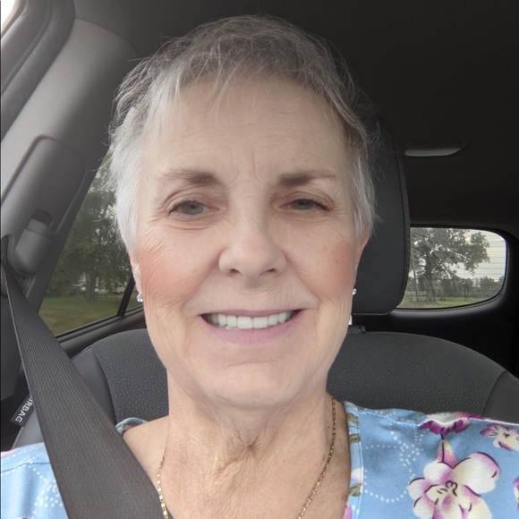 Meet your Posher, Laurie - Picture 5 of 5